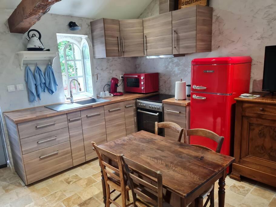 Petit Gite 18 Eme Tout Confort Saint-Germain-des-Fosses Zewnętrze zdjęcie